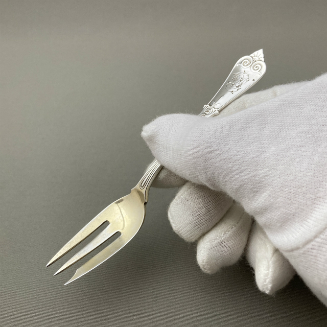 ティファニー「ケーキフォーク ”Tiffany”」《アンティックかとう》