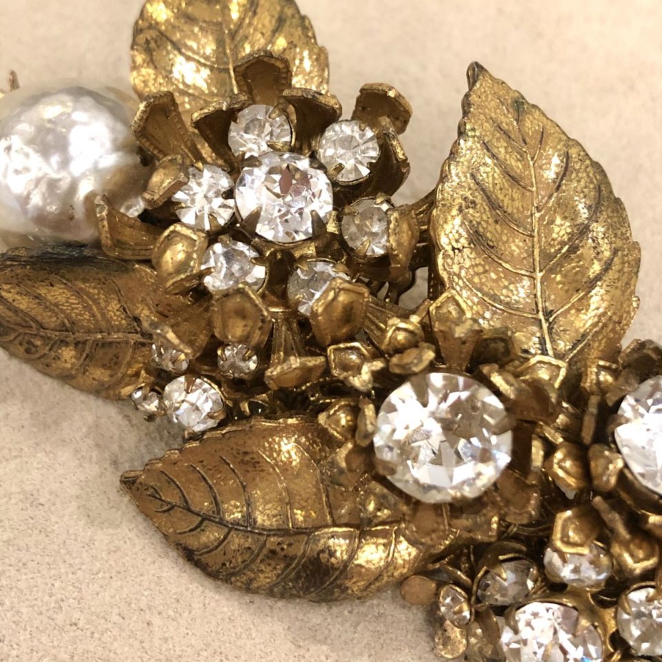 ミリアム・ハスケル「リーフ ブローチ」《アンティックかとう》