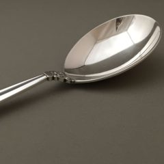 ジョージ・ジェンセン「“Acorn” サービングスプーン（中）長さ16.8cm