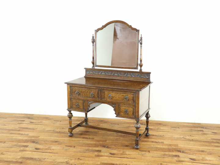 語らずも感じれる魅力、1920年頃 イギリスアンティーク ドレッサー