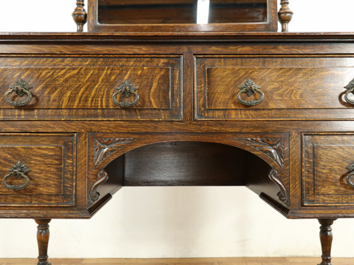 語らずも感じれる魅力、1920年頃 イギリスアンティーク ドレッサー