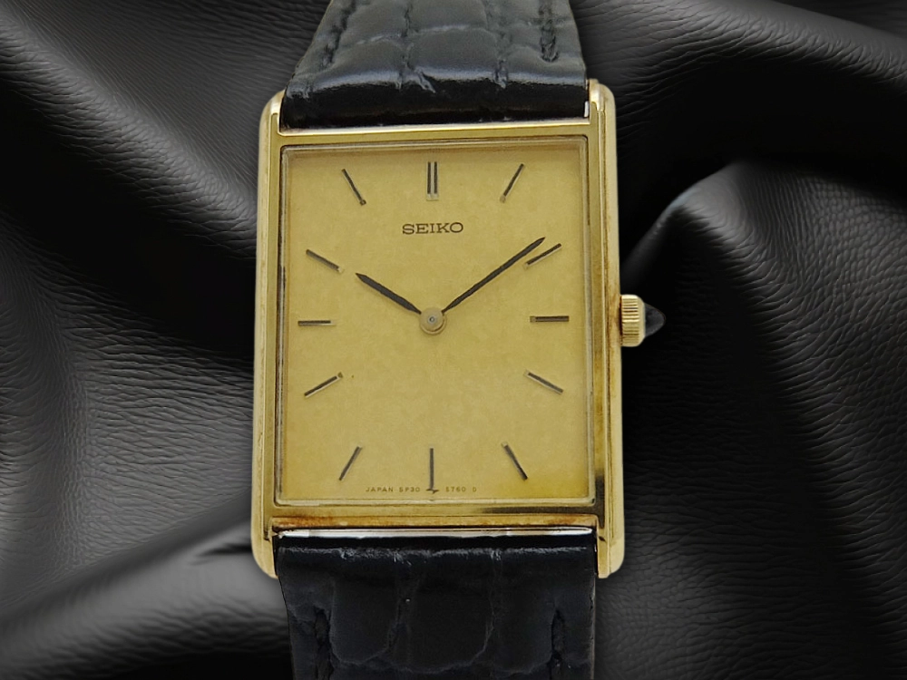 JA-2865| セイコー クオーツ 5P30-5500 18KT 薄型スクエア 槌打ち模様