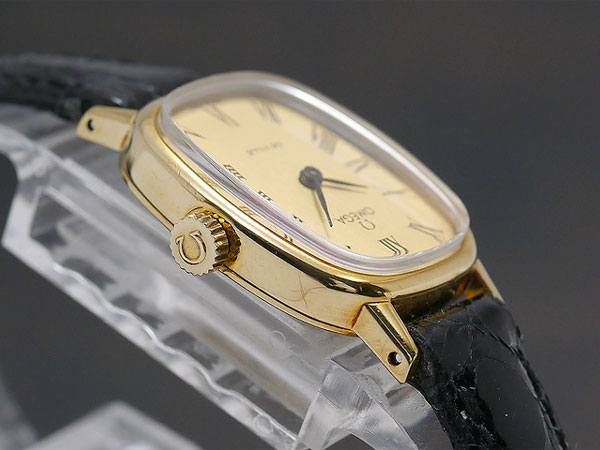 オメガ デビル 18KYG オーバルケース 手巻き スタイリッシュな
