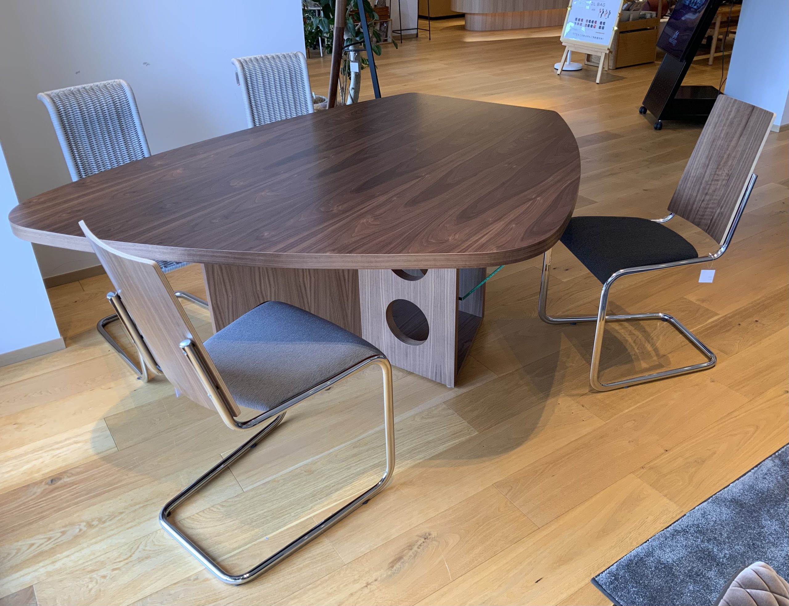 TECTA M21テーブル・B17チェア入荷しました！ – 三重県・愛知県・岐阜