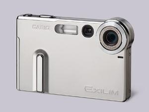 ASCII.jp：カシオ計算機、さらに小さくなったカードサイズカメラ