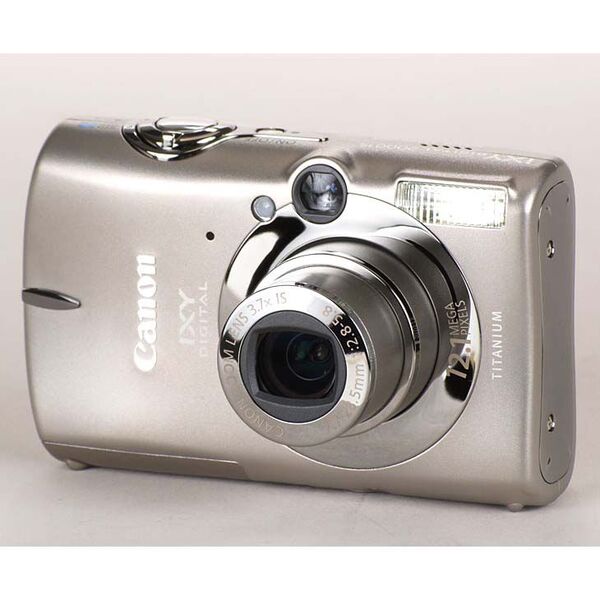 ASCII.jp：【レビュー】輝きチタンボディーのキヤノン「IXY DIGITAL