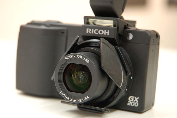 ASCII.jp：RICOH GX200、趣味を極める人のコンパクトズーム (3/4)
