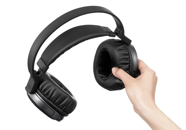 ASCII.jp：次は音の3D化だ！ サラウンドヘッドホンシステム「MDR-DS7500」