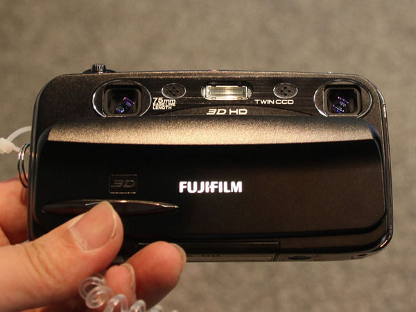 ASCII.jp：富士フイルムの3Dデジカメに新機種登場