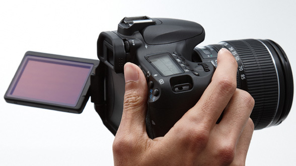 ASCII.jp：バリアングルモニター搭載！キヤノン「EOS 60D」登場 (1/2)