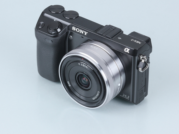 ASCII.jp：ミラーレス機でこそカッコよく撮る！ 単焦点レンズのススメ