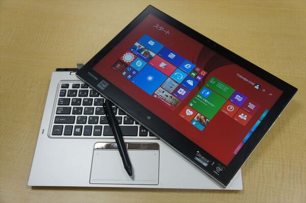 ASCII.jp：東芝ノートの30年を凝縮した2 in 1はディスプレーの軽さ故に