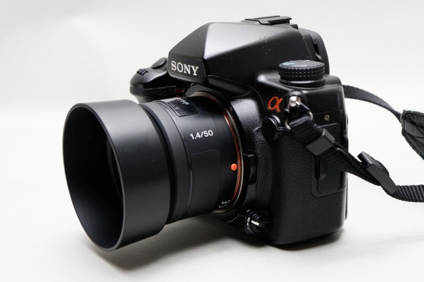 ASCII.jp：低価格かつ描写性能が優れたα用レンズ「50mm F1.4 SAL50F14