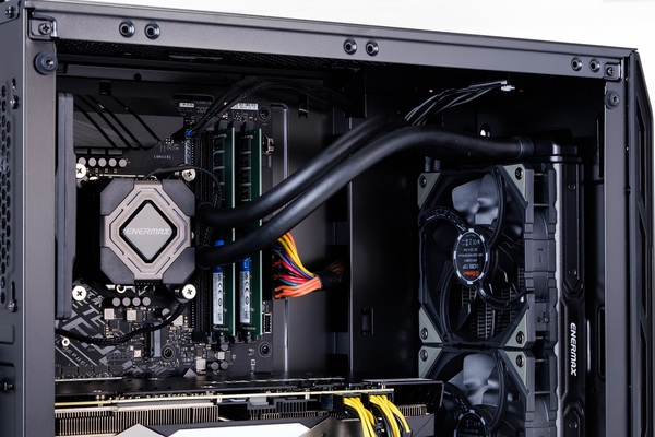 ASCII.jp：FRONTIERで買うべきゲーミングPC厳選6機種：TGS2019 (1/3)