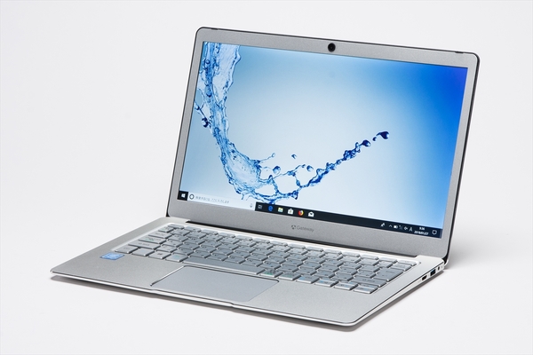 ASCII.jp：“牛柄のPC”はまだ生きている！ Gatewayの13.3型ノートPC