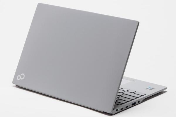 ASCII.jp：1kg以下の軽量に驚き！16:10で見やすくなった富士通の14型