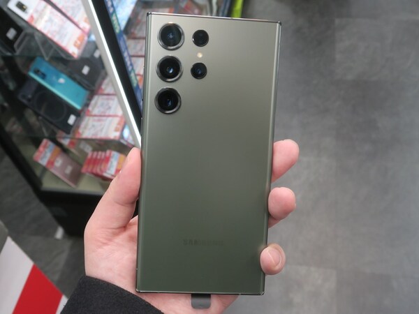 ASCII.jp：早くもアキバに上陸！ 最上位のUltraを始め、Galaxy S23