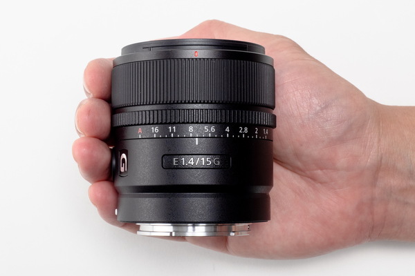 ASCII.jp：ソニーのα新レンズ広角3兄弟どれを選ぶ!? 「15mmF1.4