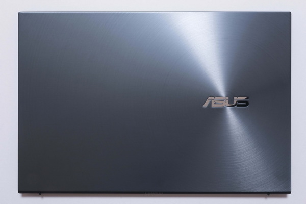 ASCII.jp：「ASUS ZenBook Pro 15 OLED」実機レビュー = 8コアRyzenに