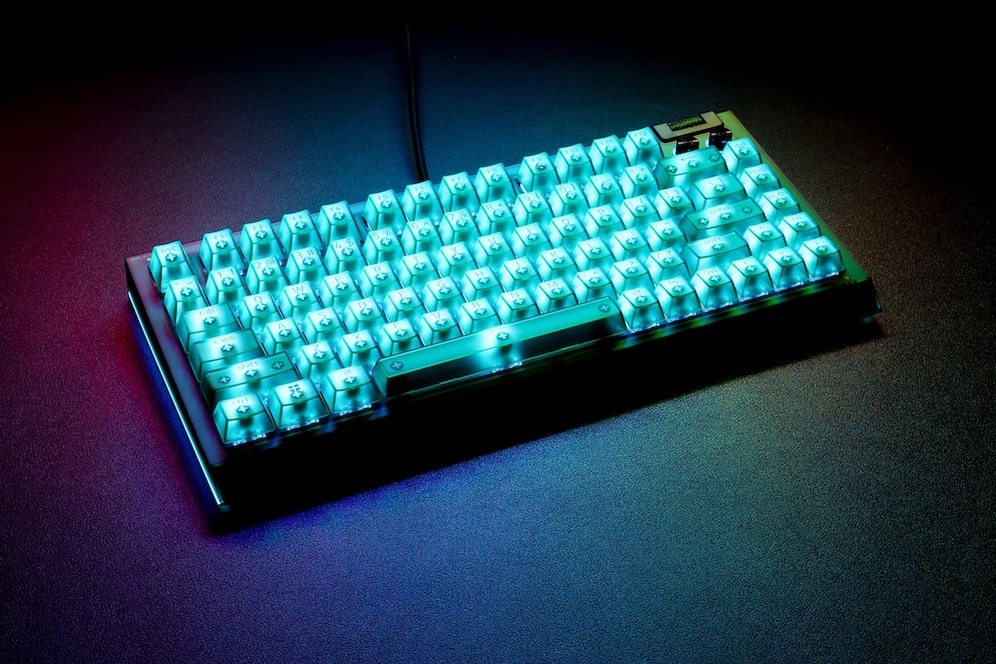 あの人気ゲーミングキーボードに新色が出た！「Razer BlackWidow V4 75