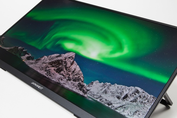 ASCII.jp：23.8型の4Kモバイルディスプレーは携帯するにはアレだけど