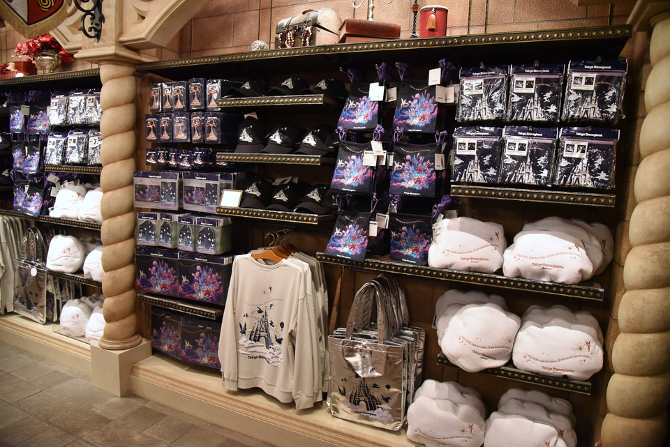 本日発売！ ディズニー新エンタメ「Reach for the Stars」のグッズ登場