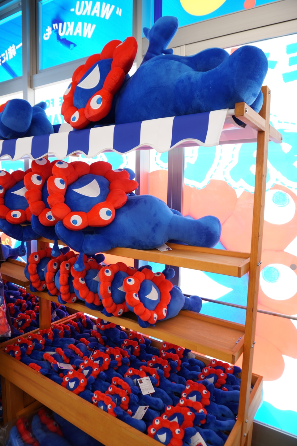 万博・西エリアへ移転した「ミャクミャクぬいぐるみくじ」売り場を見