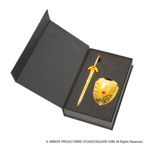 ゴージャスな金色のスライムフィギュアも！ 「ドラクエ」35周年記念