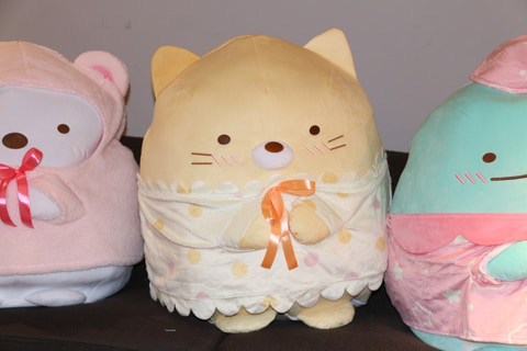 ベルメゾン、「すみっコぐらし」の“布団収納ぬいぐるみ”が大きくて