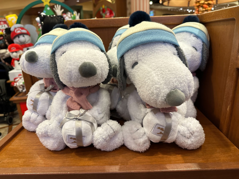 USJ2023冬】スヌーピーやミニオンたちも冬の装い！ USJの新作グッズを