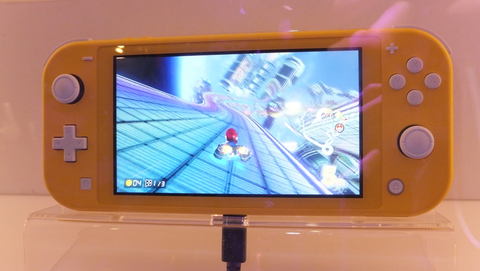 任天堂、Nintendo Switch Liteの実物をgamescom会場で出展中！ - GAME