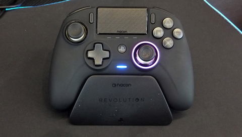 PS4対応「レボリューション アンリミテッド プロコントローラー」実機