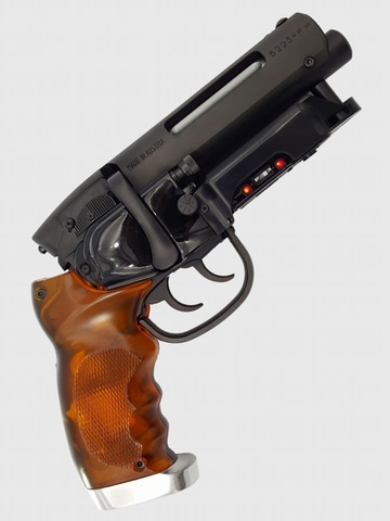 ブレードランナー2049」版の「デッカードブラスター」レプリカ＆レジン