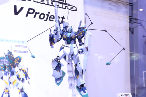 模型ホビーショー】νガンダムの系譜を感じてほしい「METAL ROBOT魂