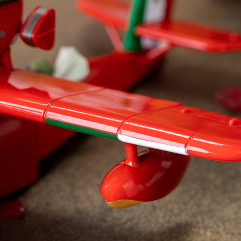 傾け方によって上昇音や旋回音など音が変わる！ 「紅の豚」から