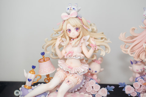 プリズマ☆イリヤ」より、イリヤとクロエがファンシーなルームウェアを