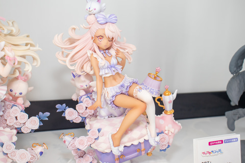 プリズマ☆イリヤ」より、イリヤとクロエがファンシーなルームウェアを