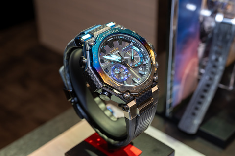 G-SHOCK、MTG-B2000新作は荒ぶる自然をレインボーIPで表現 - Impress Watch