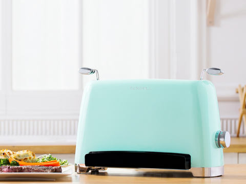 食材を縦向きに挟んでグリルし、油を落として焼き上げる、縦型オーブン