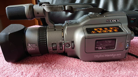 わたしの思い出家電】ソニーのビデオカメラ「CCD-TR3」と「DCR-VX1000