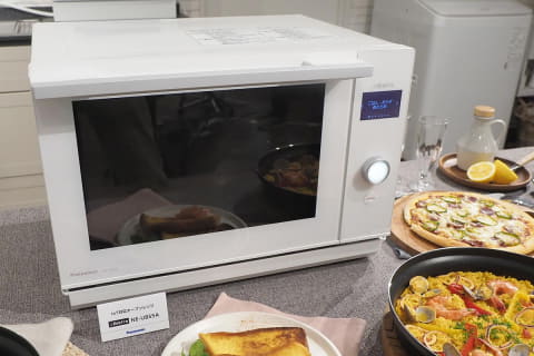 パナソニック、購入後に機能を選べるシンプルなオーブンレンジ。調理皿