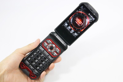 Torque X01 携帯電話本体 耐衝撃 防水 京セラ TORQUE X01 [シルバー