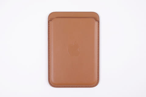 写真で見る「MagSafe対応 iPhone レザーウォレット」] - ケータイ Watch