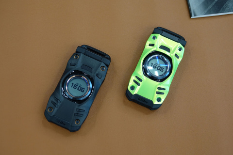 au「G'zOne TYPE-XX」元祖タフネスケータイ、9年ぶり復活への長く