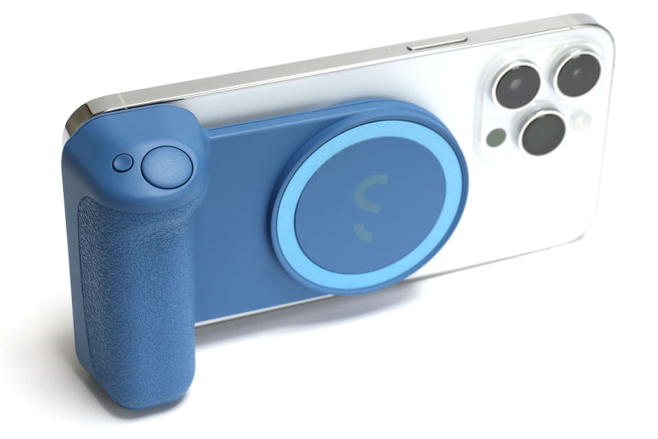 iPhone用MagSafeグリップ、ShiftCam「SnapGrip」がスゲくイイ