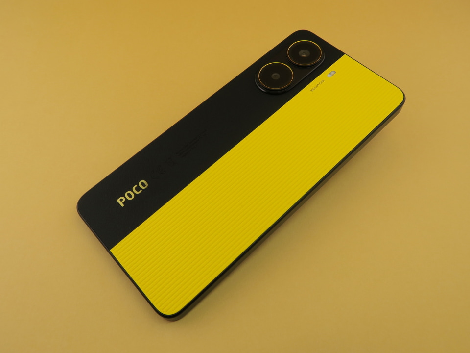 POCO X7 Pro」、バイカラーで個性を主張するフラッグシップ級モデル