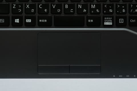 Hothotレビュー】重量748gで4コアCPU搭載のモバイルノート、富士通