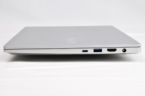 Hothotレビュー】1kg切りのCore i7搭載クリエイター向けノートが15万円