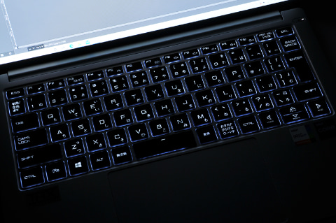 Hothotレビュー】1kg切りのCore i7搭載クリエイター向けノートが15万円