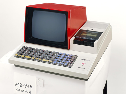 特集】ニュースリリースで振り返る、時代を築いたPCたち【シャープ編